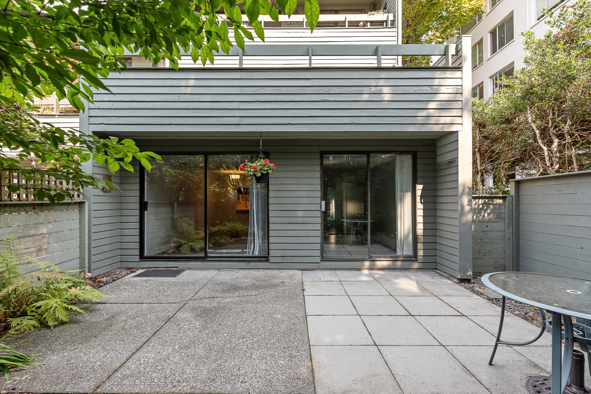 #101 -2119 Bellevue Avenue